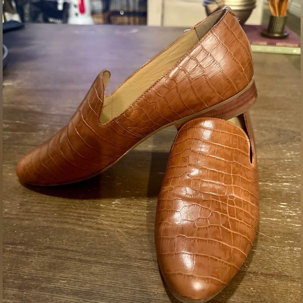 Jack Rogers Tan Crocodile Pattern Loafers